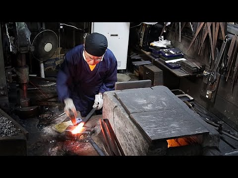 Thumbnail for Japanische Messer schmieden – Meister Itsuo Doi