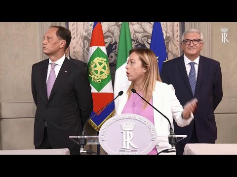 Governo, battibecco Meloni-giornalista: "Da quando per voi è eversivo andare in piazza?"