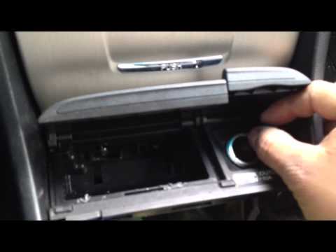 Como instalar un IPod AUX adaptar en 2003 Honda Accord y como desarmar parte de la consola PARTE 1