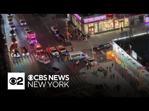 Thumbnail for 3 NYPD officers hurt trying to arrest people in Coney Island, police say