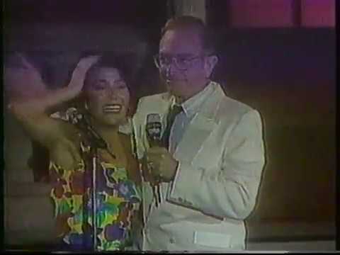 Thumbnail for Alejandra Guzman Crisis - Eternamente bella y Guante de seda en Aguas Calientes Siempre en Domingo