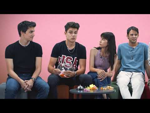 4N1K İlk Aşk Ekibi Sosyal Medyadan Gelen Soruları Yanıtlıyor