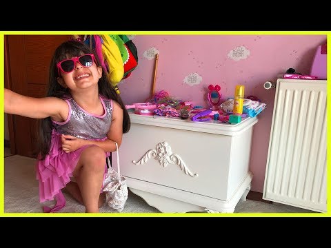 Thumbnail for Rüya Parti İçin Hazırlık Yaptı | Rüya Pretend Play To Getting Ready To Party - Funny Kids