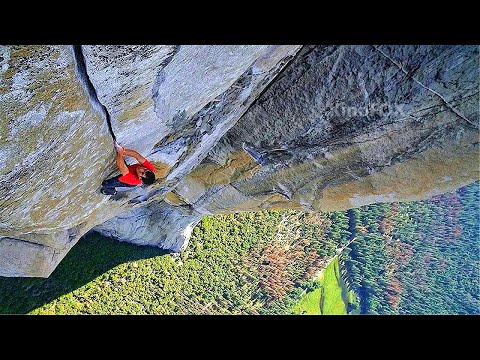 Парень рехнулся и полез на скалу высотой 1 км без страховки