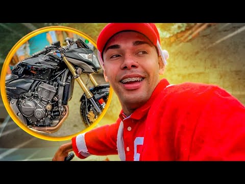 Thumbnail for ENTREGUEI UMA HORNET VESTIDO DE PAPAI NOEL