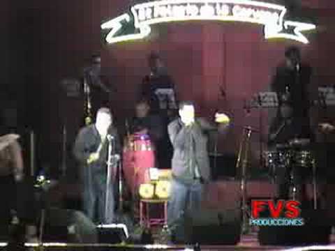 Thumbnail for Un hombre busca  a una mujer - Hermanos Moreno