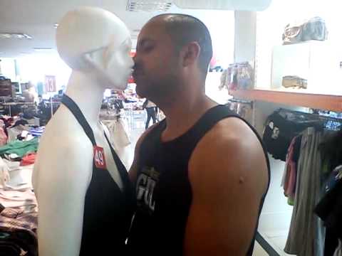 molestando o manequim