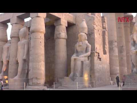 Misterios de Egipto: templos, tumbas y ruinas sobre arena dorada