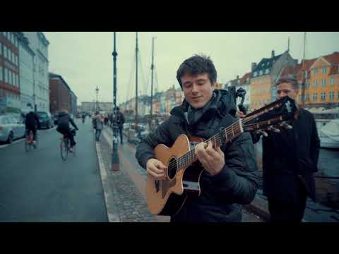 Alec Benjamin – Let Me Down Slowly (live in Nyhavn)