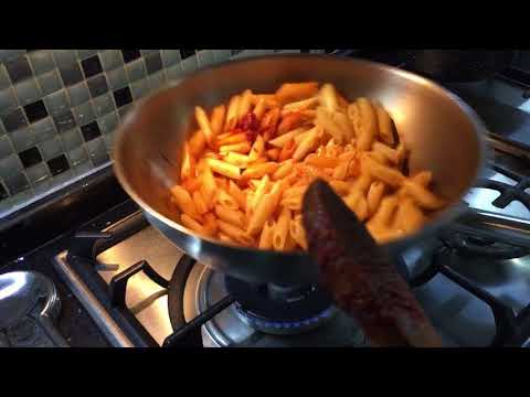 Öğrenci Makarna Yemeye İtalya&apos;ya mı Gidecek? | Efsane Makarna Tarifi