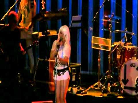 Blondie "Can't Put Your Arms Around a Memory"