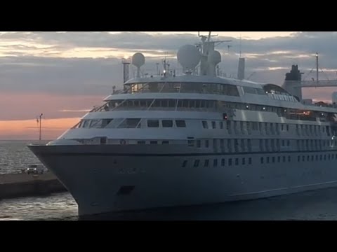 Thumbnail for cruise ship MV Star legend leaving Tallinn (timelapse)