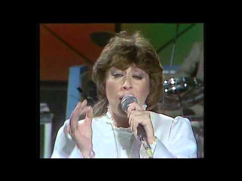 MARI TRINI canta "ÁGUILA Y GORRIÓN" EN EL PROGRAMA "DE AHORA EN ADELANTE" 1982 HD ( sonido 5.1 )